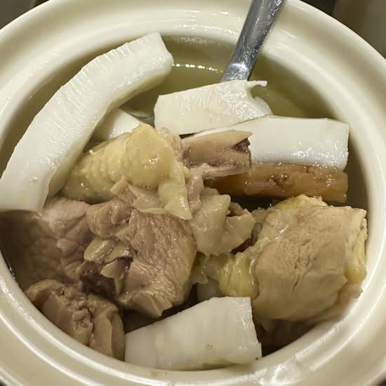 S04 Coconut Stewed Chicken 椰子炖鸡